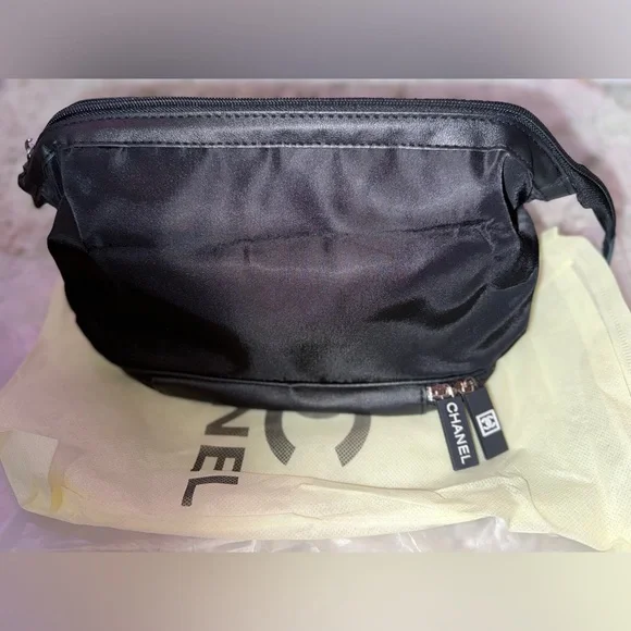 CHANEL Black Zippered Pouch - Picture 3 of 7